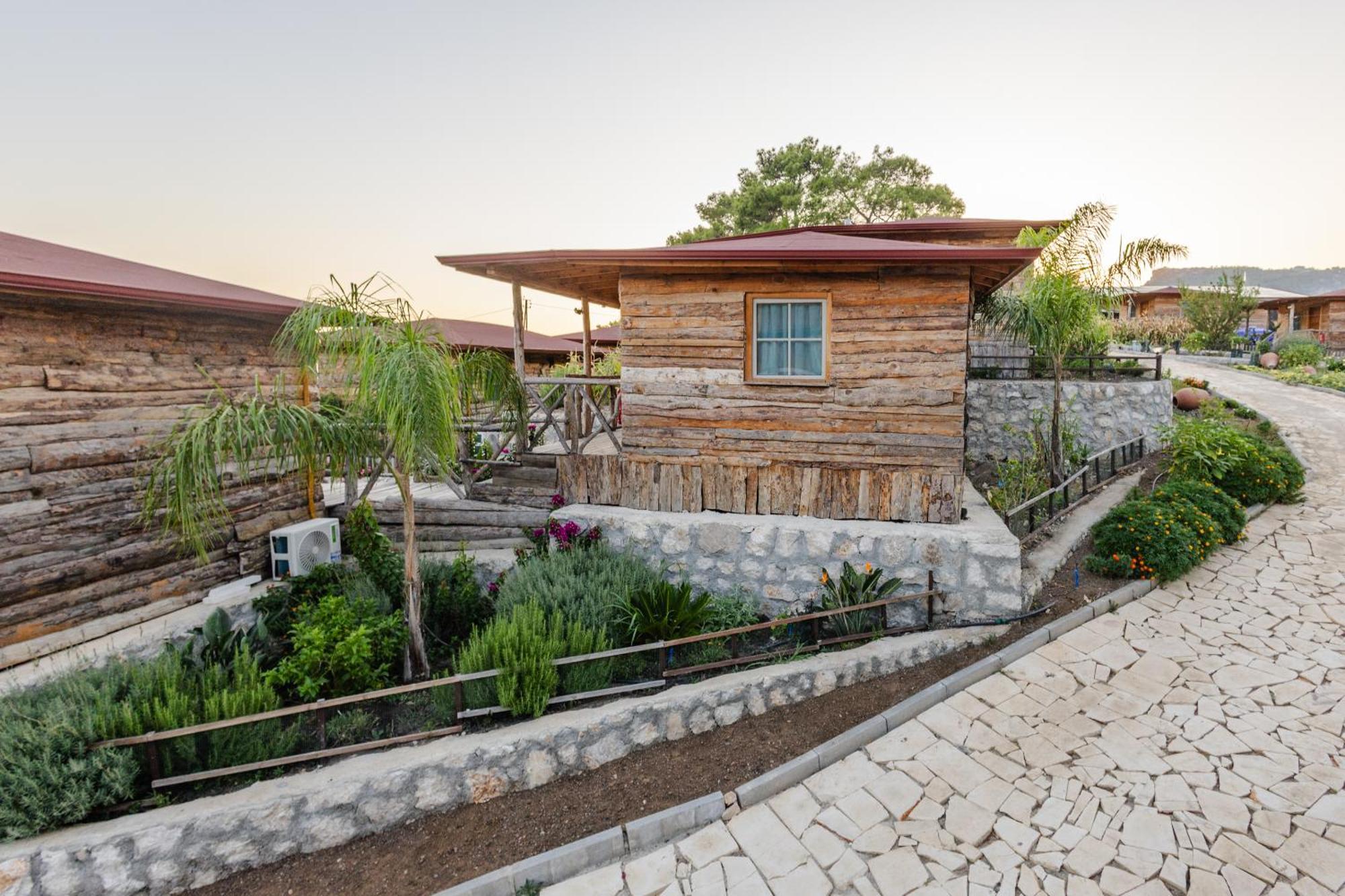 Отель Kadir'S Eco Life Kumluca Экстерьер фото